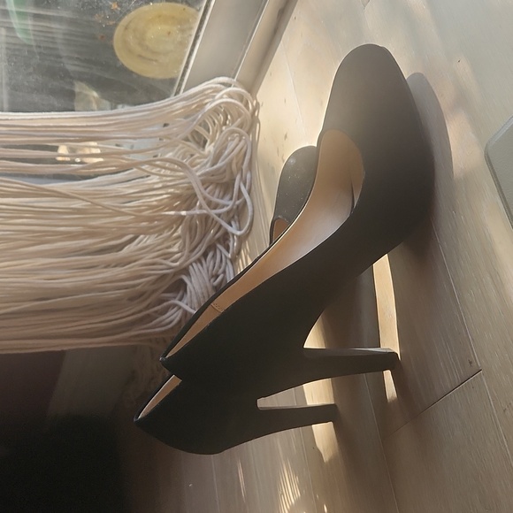 Perfect Black Pump - Picture 1 of 5